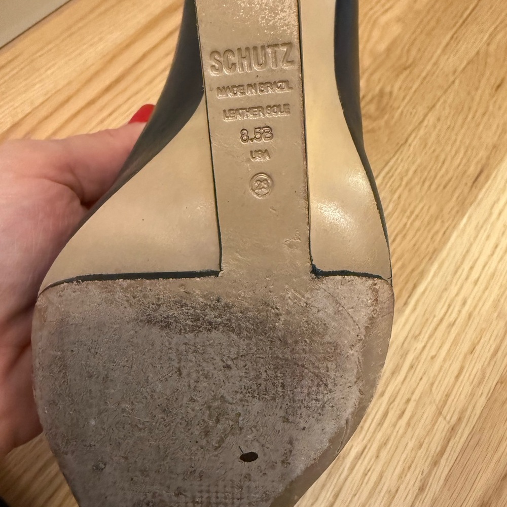 Schutz Filipa Casual Nappa Leather Pump. 8.5 - Picture 7 of 7
